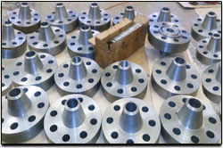 Для монтажа элементов буровой установки на морской нефтедобывающей платформе, Невский завод ТРУБОДЕТАЛЬ поставил фланцы на давление до 35 МПа.